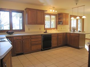 1479 Sunfield St, Sun Prairie, WI 53590