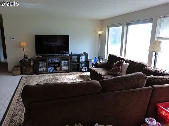 4th image of 206 Farwest St