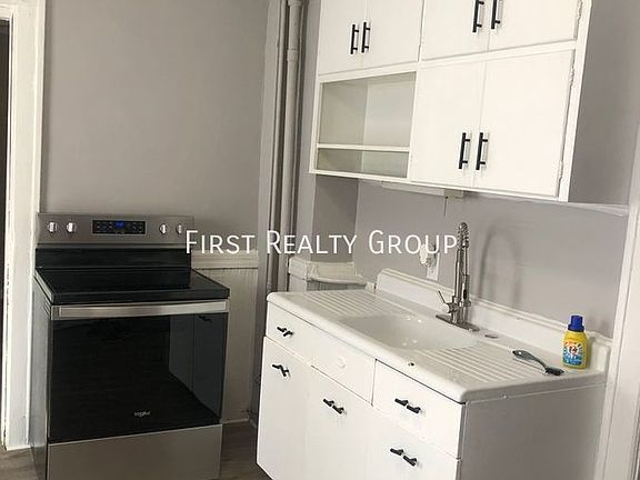 3rd image of 908 Washington Ave APT B