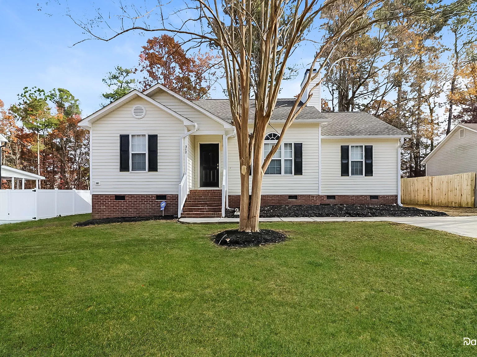 3 bed, 2.0 bath, 1341 sqft, $1,730 — Photo 1