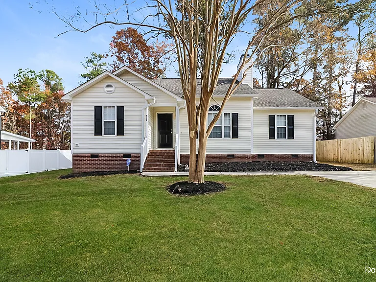 312 Hocutt Dr — Photo 1