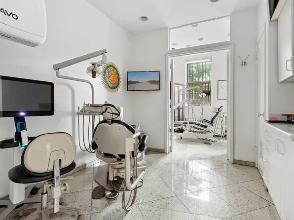 935 Park Avenue image 2 of 10