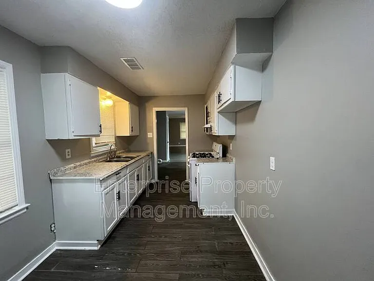 1888 Burnham Ave — Photo 4