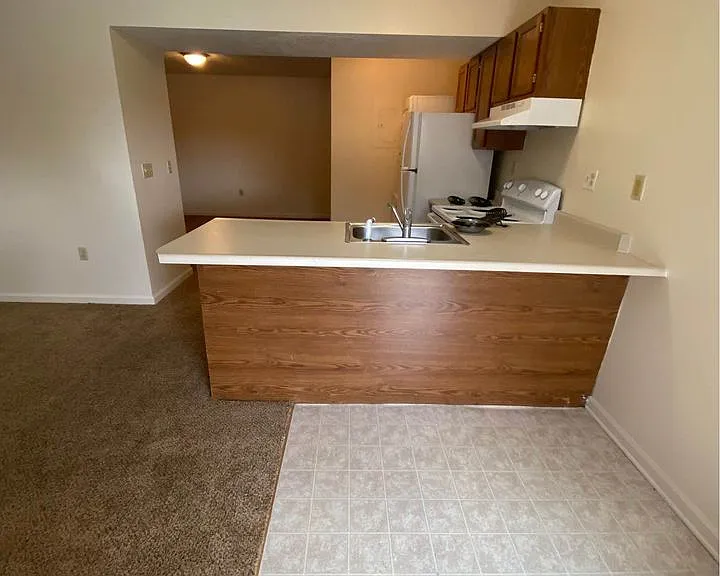 124 Alycia Dr #8 — Photo 3