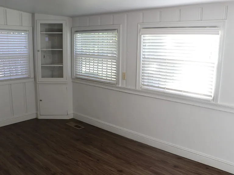 3214 S Leonard Ave — Photo 8