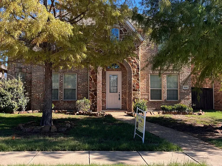 5818 Country View Ln — Photo 1