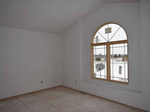 5th image of W207N16211 Elliot Dr #17