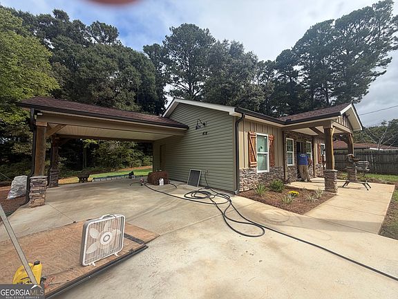 4th image of 416 Robin Hood Rd