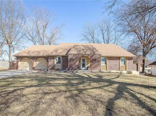 6800 E 124th St, Grandview, MO 64030