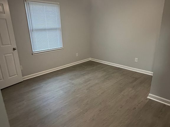 5th image of 113 Lauren Dr