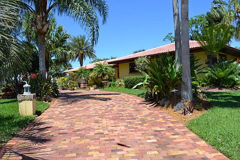 3rd image of 883 Peninsula Dr