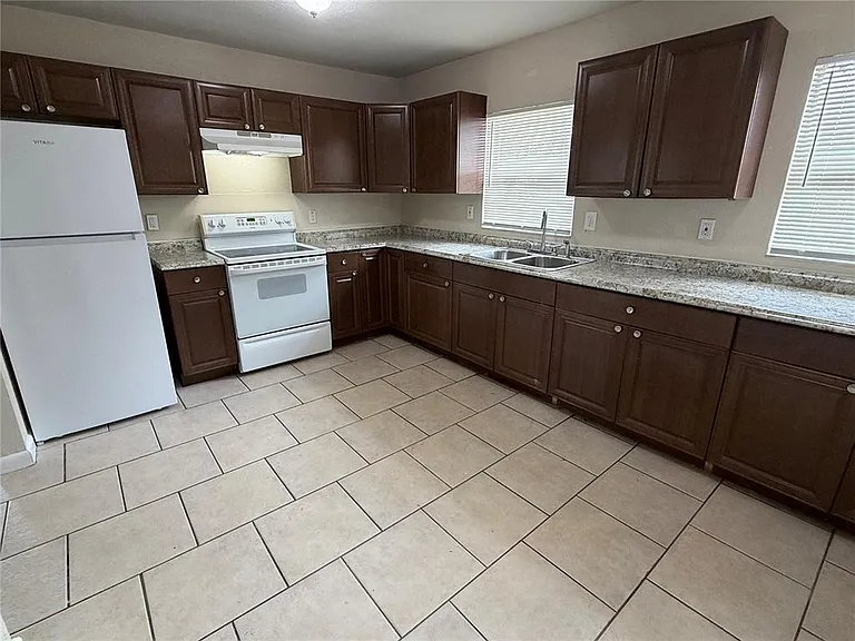 609 Washington Ave — Photo 3