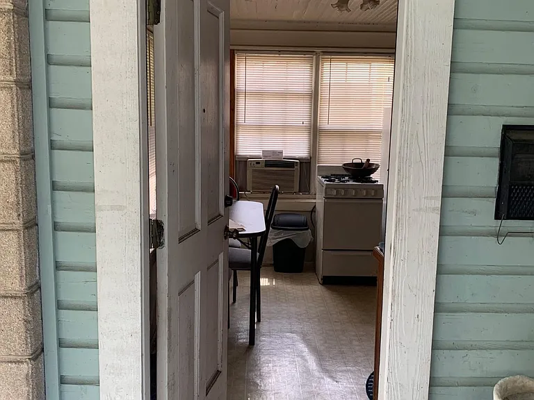 111 NW 7th Ter #A — Photo 2