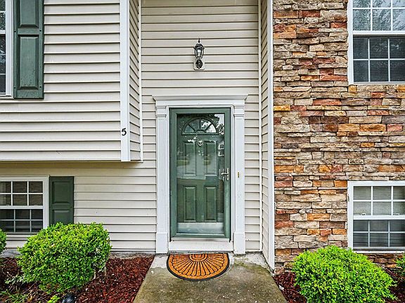 4th image of 5 Flatford Ct