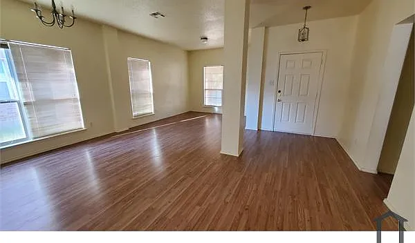 4 bed, 2005 sqft, $2,250 — Photo 4