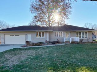 120 Circle Dr, Audubon, IA 50025