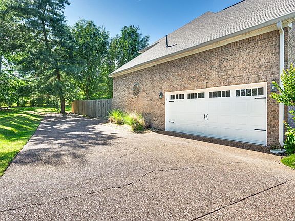 4th image of 3197 Bush Dr