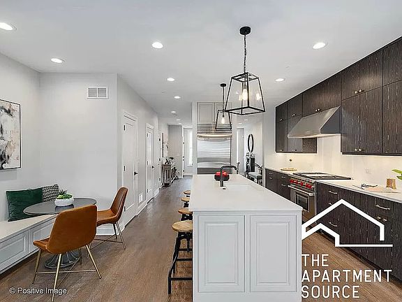 4th image of 1635 W Pierce Ave #1