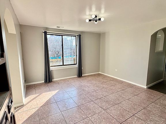 4th image of 1360 W Evergreen Ave #2