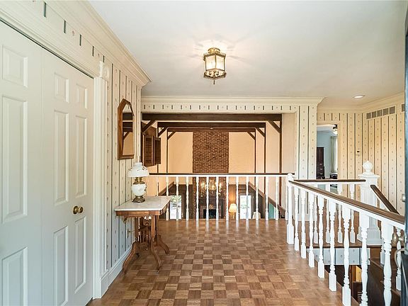 4th image of 11948 Country Club Dr