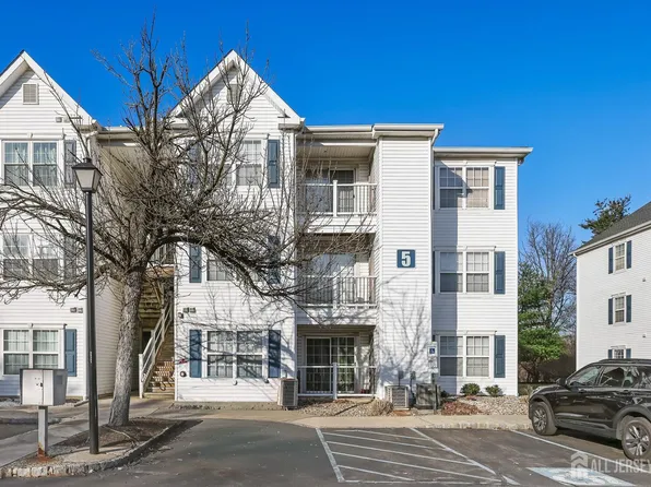 517 Waterford Dr, Edison, NJ 08817