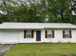 664 2nd St, Chipley, FL 32428