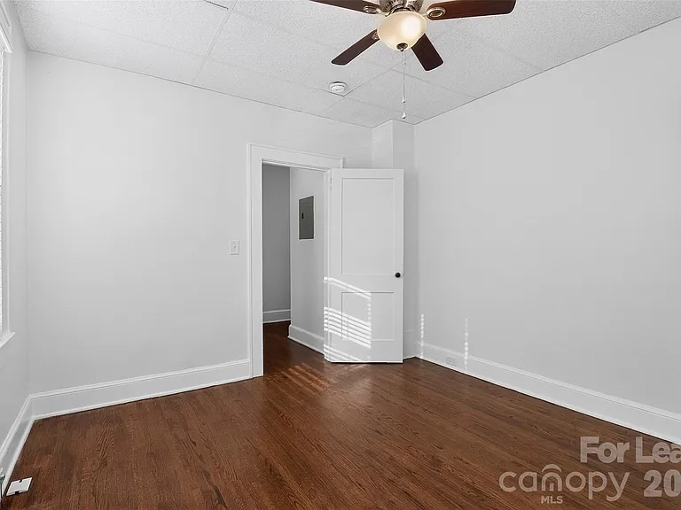 906 S York St — Photo 15