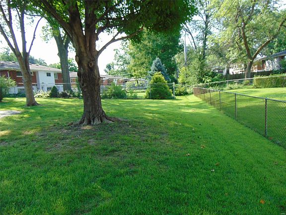 5th image of 8807 Red Oak Dr