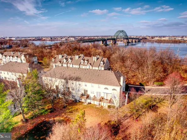 6304 Riverfront Dr, Palmyra, NJ 08065