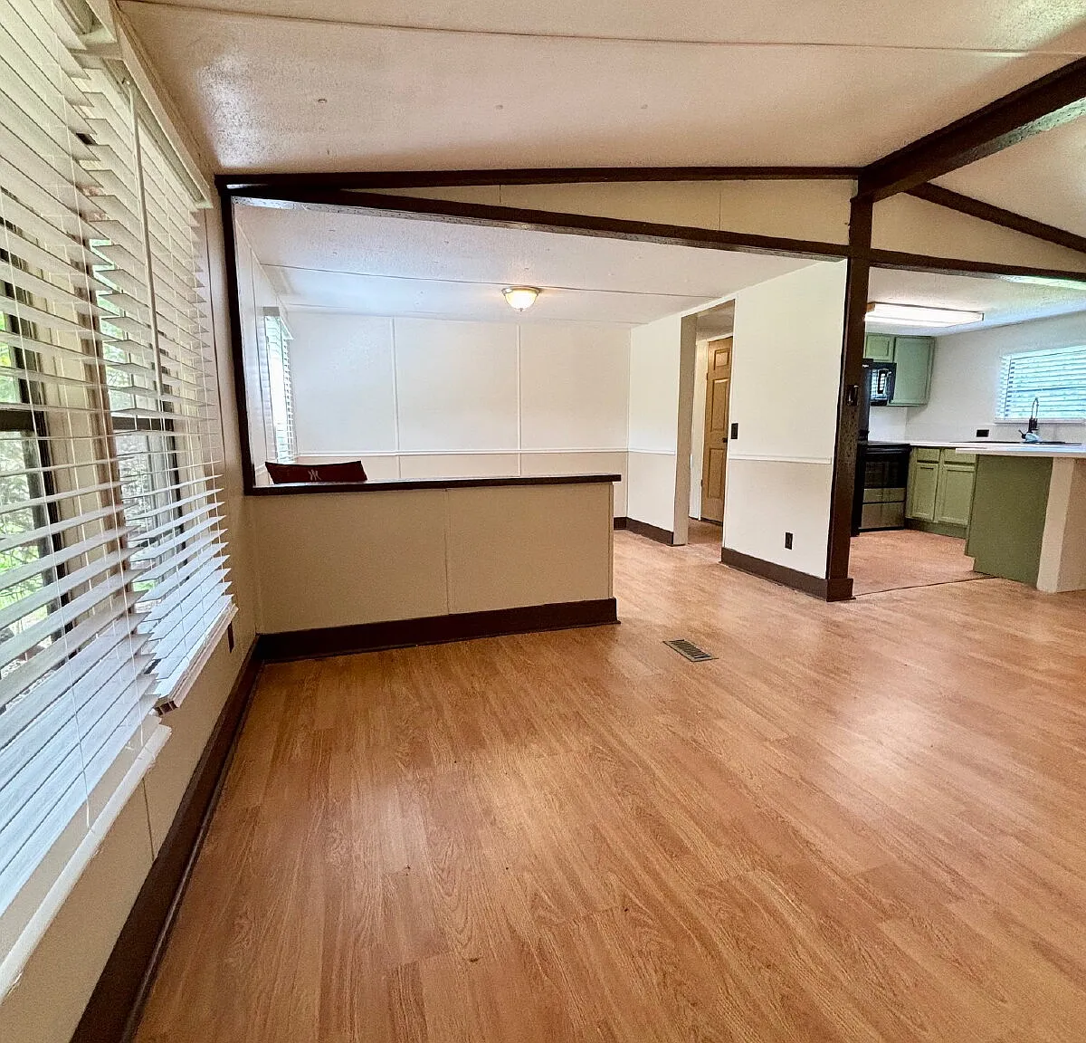 3 bed, 2.0 bath, 1265 sqft, $2,300 — Photo 3
