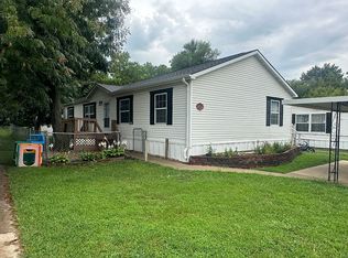 183 SE Willow Way, Topeka, KS 66609