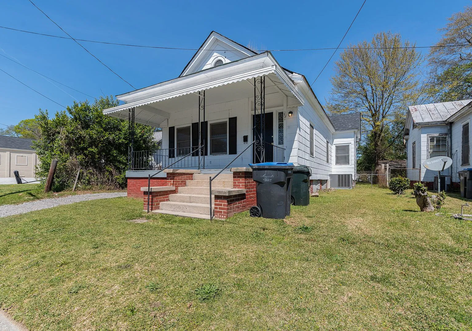 Newly Renovated 2 BD/ 2 BA home in available for rent! Vouchers Accepted! — Photo 3
