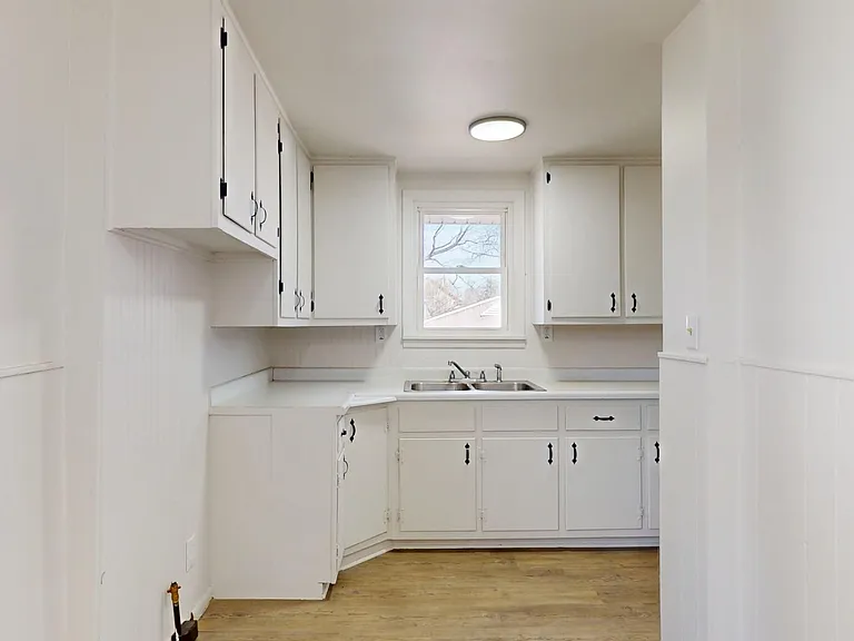 109 W Ely St — Photo 31