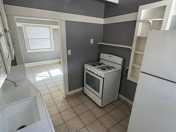 2nd image of 1101 Cherry Ave #8