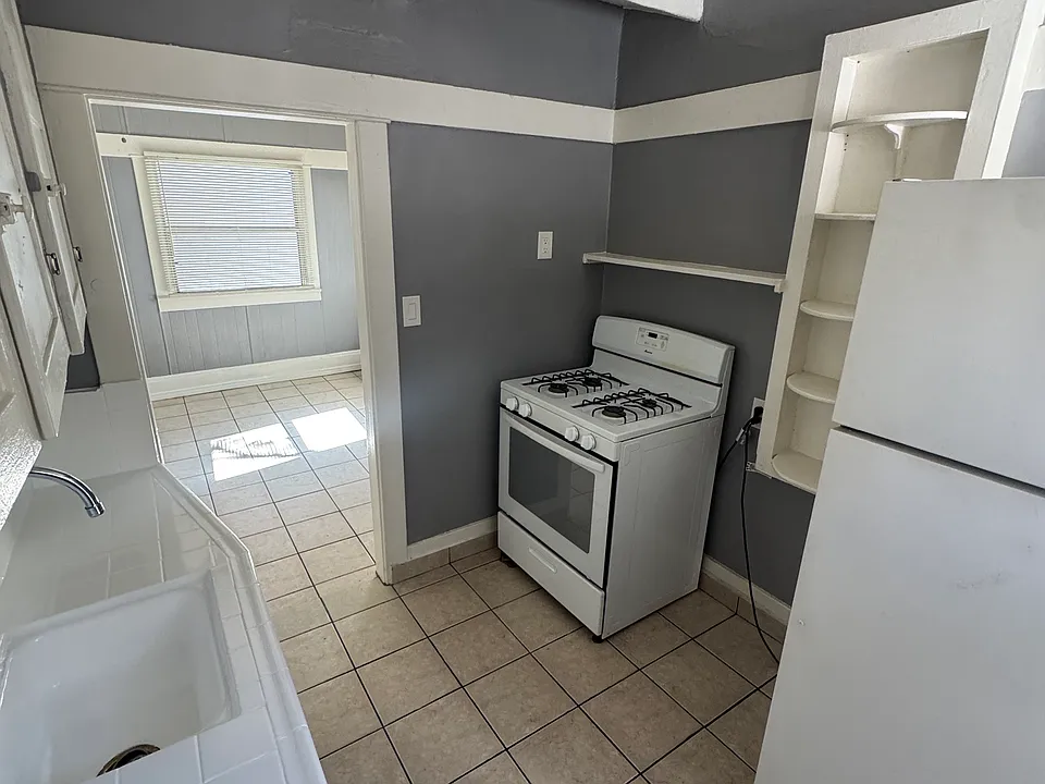 1101 Cherry Ave #8