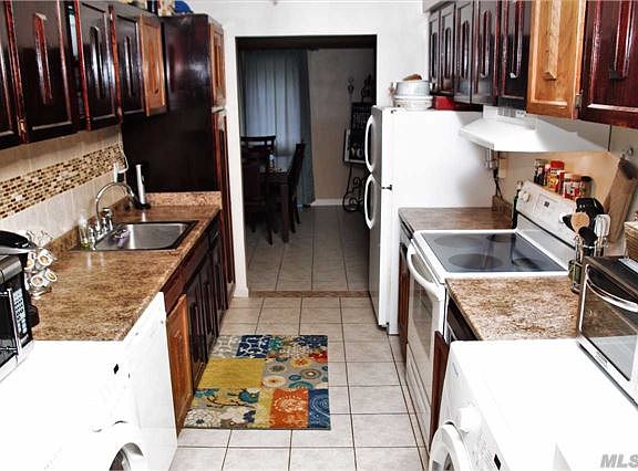 3rd image of 187 Hill Cir