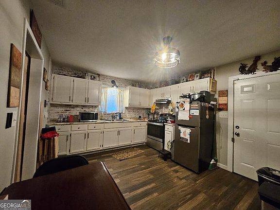 4th image of 2124 Southern St NE