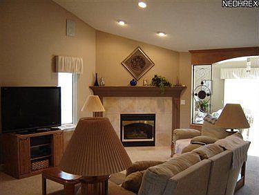 3rd image of 4051 Sandview Dr