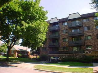 121 S Vail Ave APT 201, Arlington Heights, IL 60005