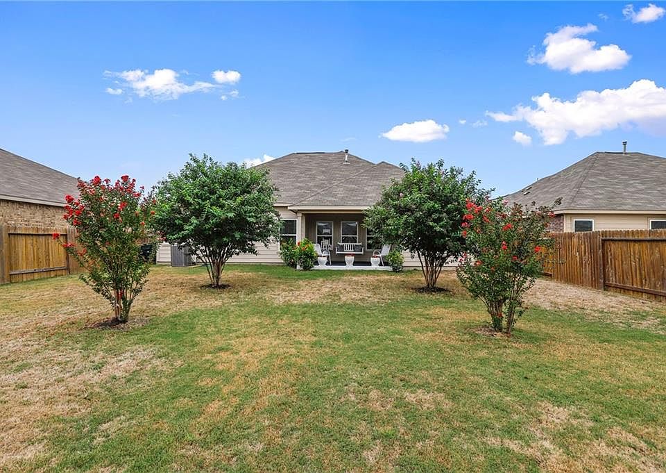 2nd image of 1265 Violet Ln