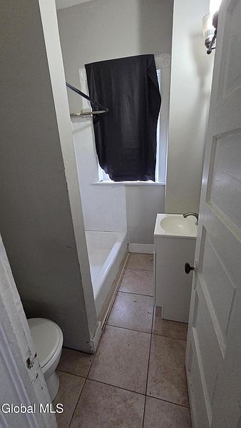 3rd image of 404 Delaware Avenue