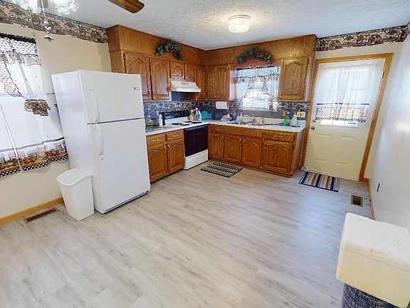 3rd image of 205 McNeil Cir