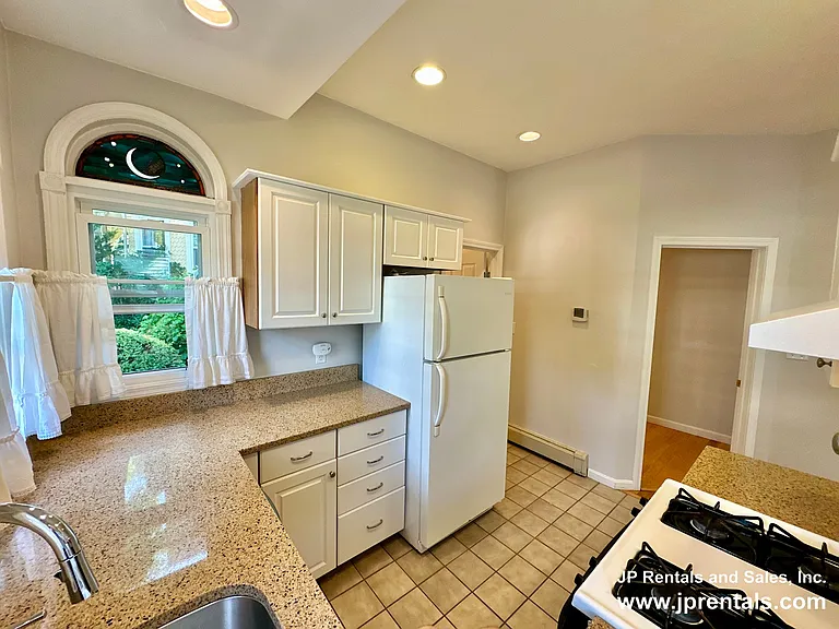 294 Chestnut Ave #1 — Photo 1