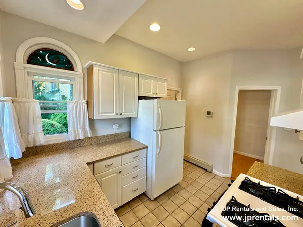 294 Chestnut Ave APT 1, Jamaica Plain, MA 02130