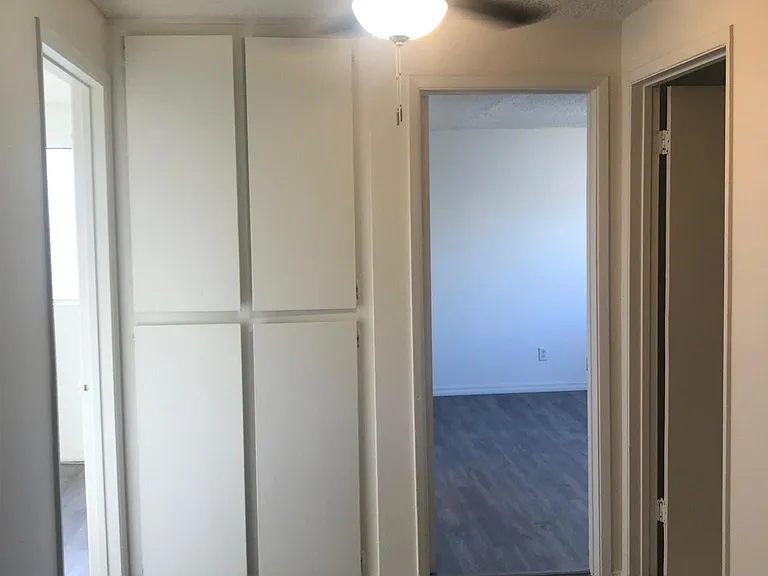2441 S Orange Dr — Photo 10