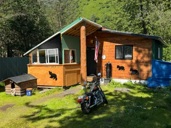 141 Gulkana St, Valdez, AK 99686