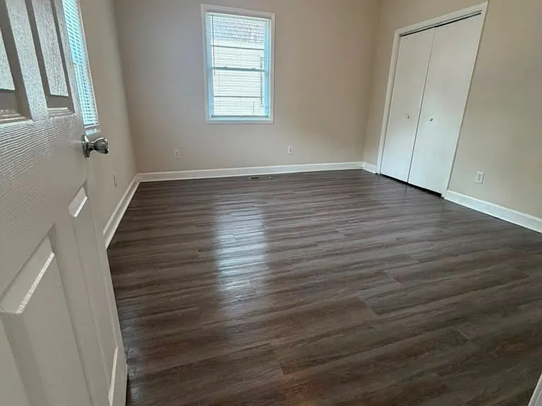 910 Chicamauga Ave — Photo 2
