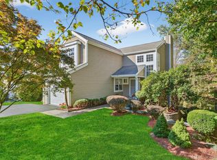 134 Hitching Post Ln, Yorktown Heights, NY 10598