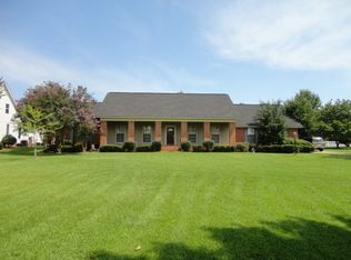 12 Rolling Green Cir, Winona, MS 38967