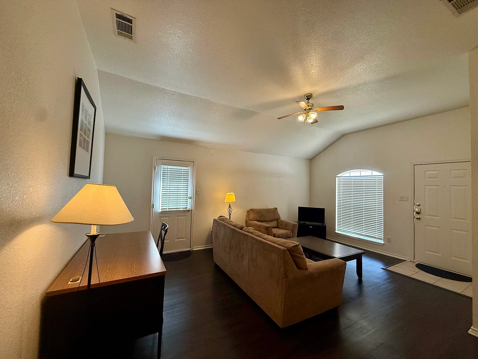 3 bed, 1500 sqft, $2,200 — Photo 3